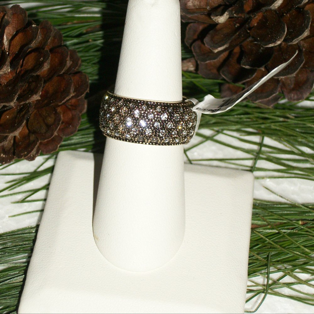 GORGEOUS WIDE BAND RING w/CZ's NWT Size: 8 - Picture 1 of 6